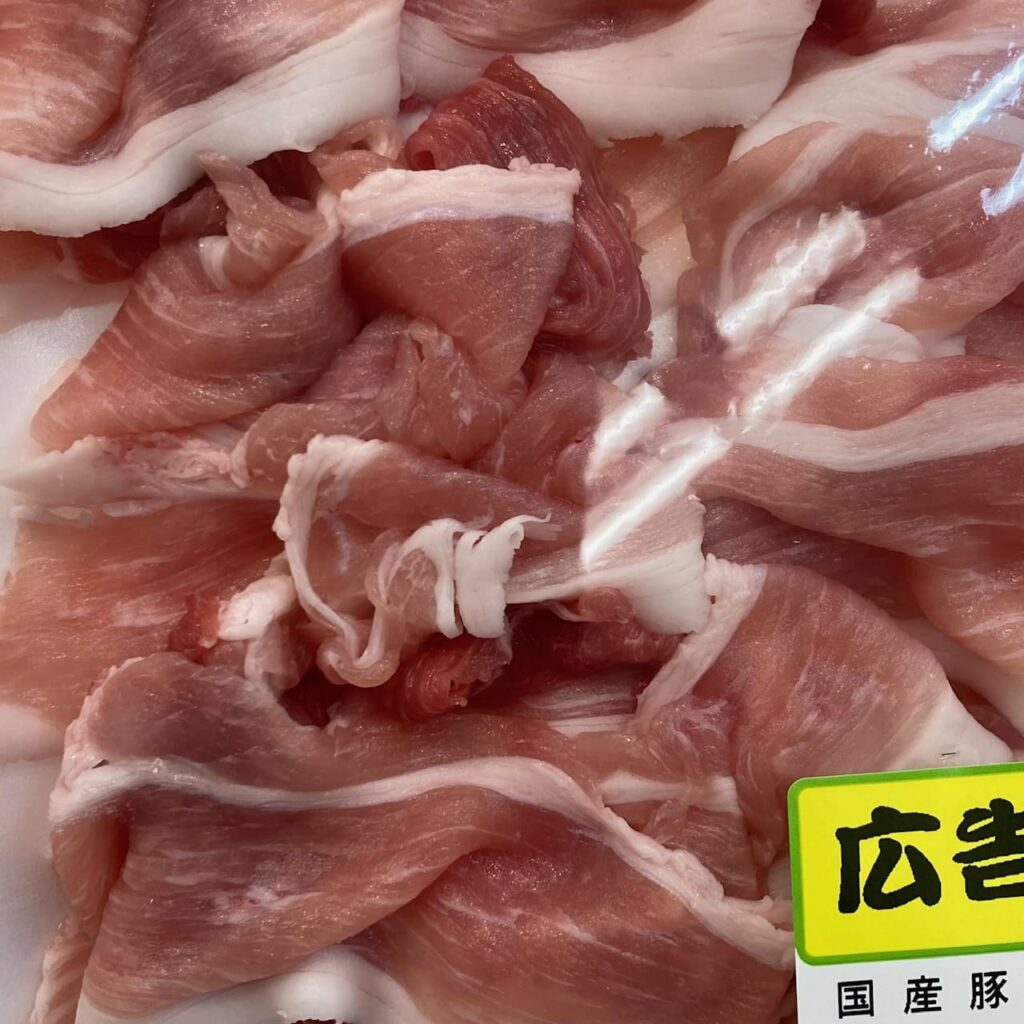 筋張った部分が目立つ豚切り落とし肉