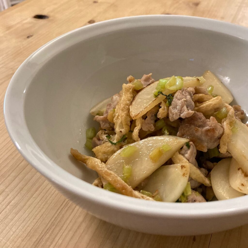 完成したカブと豚肉のポン酢炒め