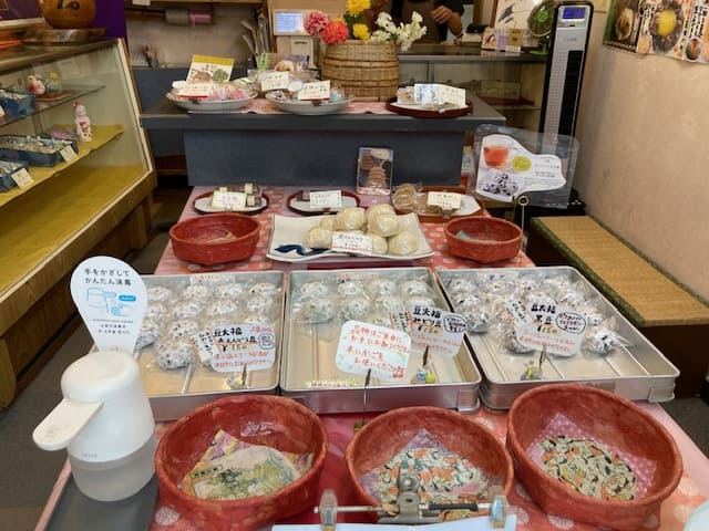 和光同塵季よせの店内