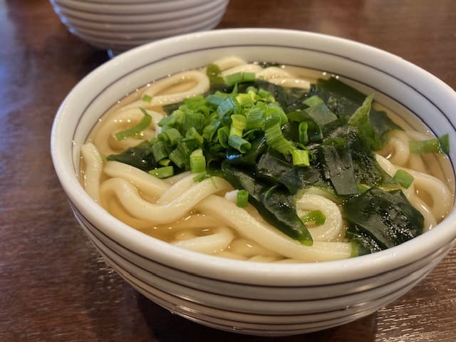 手打ちうどん 咲楽のわかめうどん