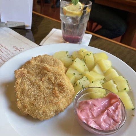 チェコのレストランで食べたチーズフライ