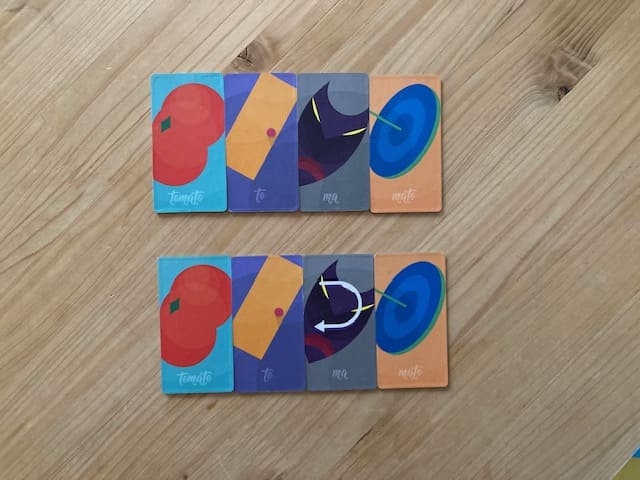 リバースカードなしの4枚のカードとリバースカードを1枚含む4枚のカード