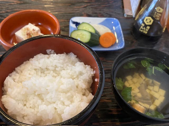 うなぎのバター焼き定食を頼むとセットでついてくる料理