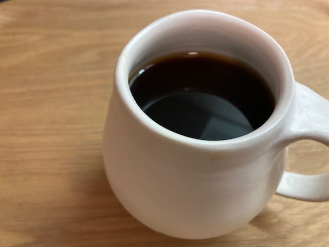 マグカップに入ったたんぽぽコーヒー
