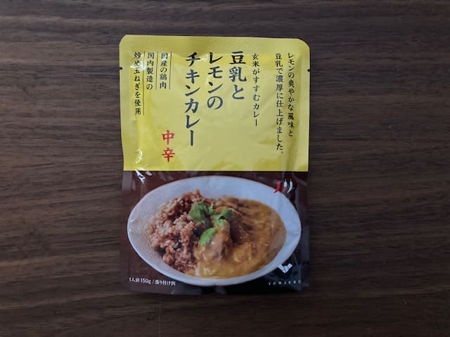 豆乳とレモンのチキンカレーのパッケージ