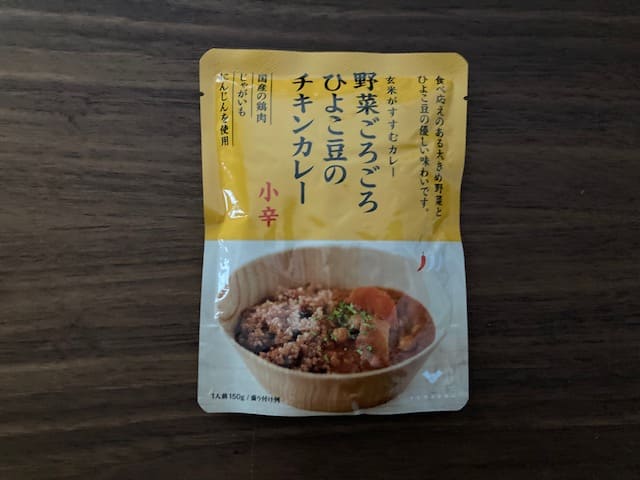 野菜ごろごろひよこ豆のチキンカレーのパッケージ