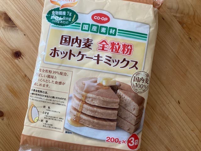 国内麦 全粒粉ホットケーキミックスのパッケージ