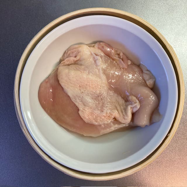 せいろに入った鶏むね肉
