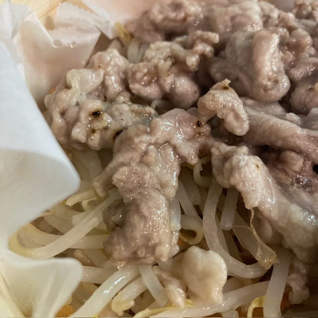 蒸しあがった豚肉