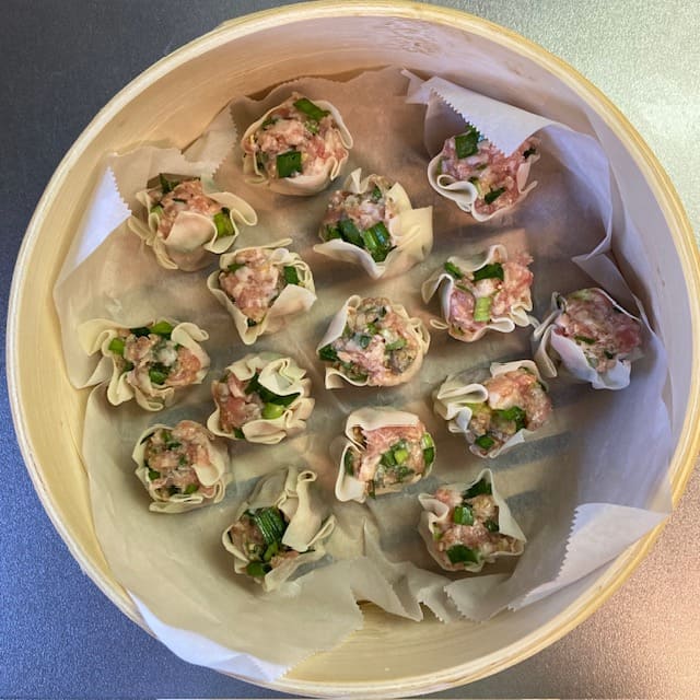 蒸す前の状態のニラ焼売
