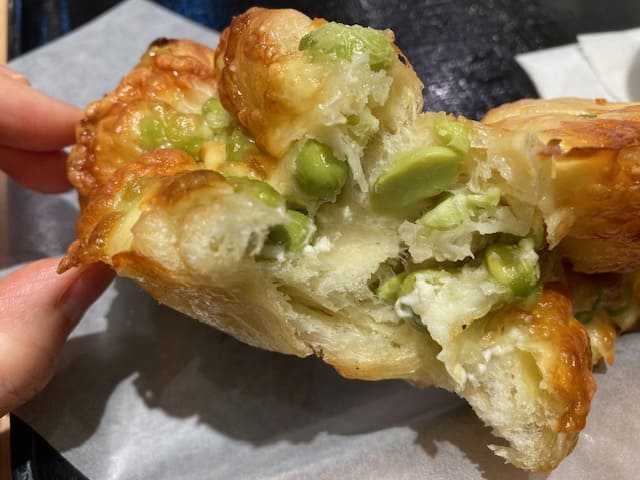 たっぷり枝豆パンの断面