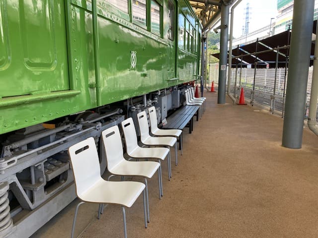 屋外展示場のイス