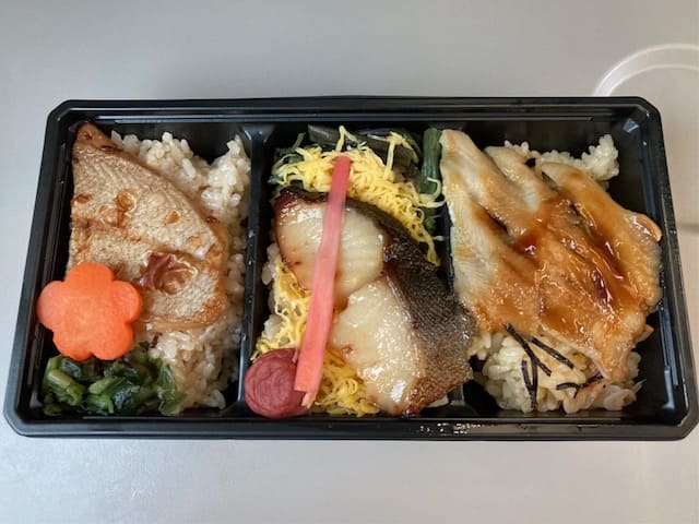 銀だらとカレイと穴子寿司の合いのせ膳