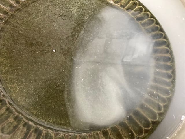 鍋に入った陶器