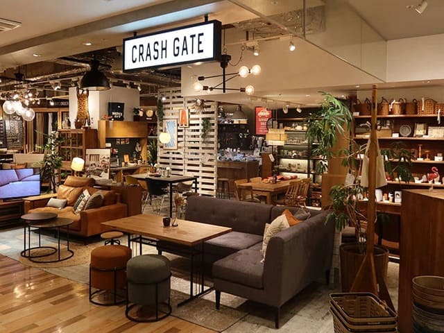 クラッシュゲートの店内