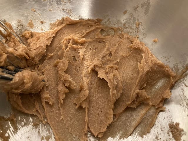 バター、溶き卵、スパイスを混ぜたもの