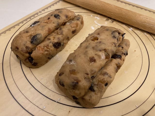 成形したシュトーレン