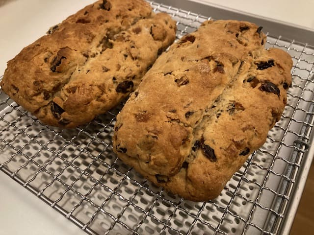 焼き上がったシュトーレン