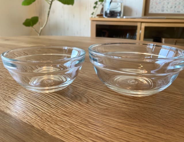 横から見たラッキータイランドの器2種（サイズ違い）