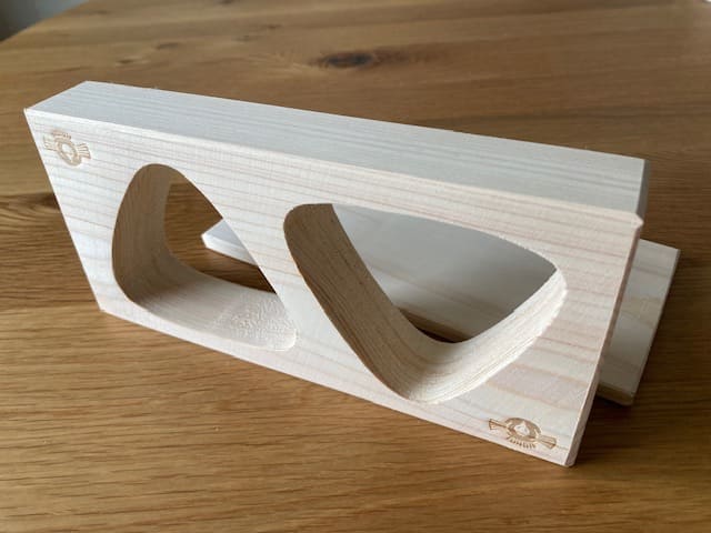 横から見たアコメヤのおにぎり型