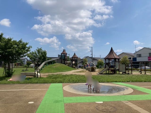 外の公園とじゃぶじゃぶ池