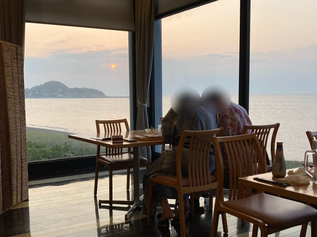 食事会場からの海景色（夕日）